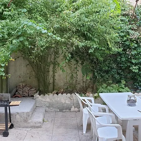 Maison Et D'anatole France Proche Centre-ville, Universite - Chu, Patinoire Et Futuroscope *