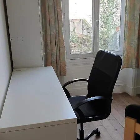 Maison Et D'anatole France Proche Centre-ville, Universite - Chu, Patinoire Et Futuroscope Apartment *