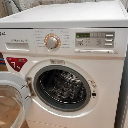 Apartment Maison Et D'anatole France Proche Centre-ville, Universite - Chu, Patinoire Et Futuroscope Poitiers