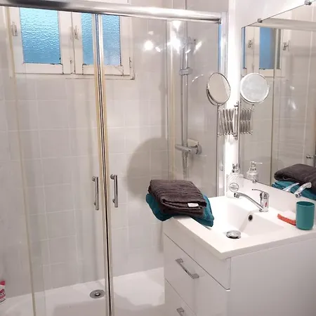 Apartment Maison Et D'anatole France Proche Centre-ville, Universite - Chu, Patinoire Et Futuroscope *