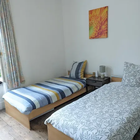 Maison Et D'anatole France Proche Centre-ville, Universite - Chu, Patinoire Et Futuroscope 아파트 *