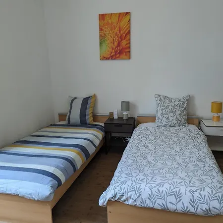 Apartman Maison Et D'anatole France Proche Centre-ville, Universite - Chu, Patinoire Et Futuroscope