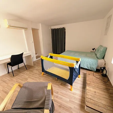 Apartment Maison Et D'anatole France Proche Centre-ville, Universite - Chu, Patinoire Et Futuroscope *