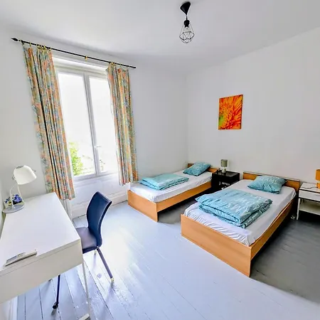 Maison Et D'anatole France Proche Centre-ville, Universite - Chu, Patinoire Et Futuroscope *